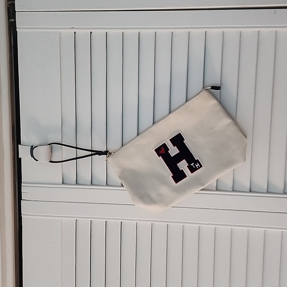 Tommy Hilfiger canvas wristlet - Picture 2 of 8